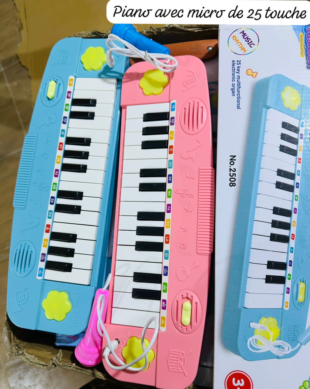 Piano avec micro tchekéé